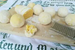 Kartoffelteig f&uuml;r Kl&ouml;&szlig;e aus kalten Kartoffeln herstellen