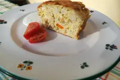 Herzhafter Blumenkohlstrudel aus Bl&auml;tterteig mit Knoblauch-Dip