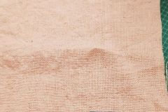 Nach dem N&auml;hen der Bodennaht nimmt der Beutel samt Label schon erste Formen an!