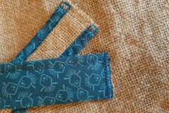 Vor dem Ann&auml;hen der Henkel wurden diese auf die richtige L&auml;nge geschnitten und die Enden mit einem Zickzackstich vers&auml;ubert.