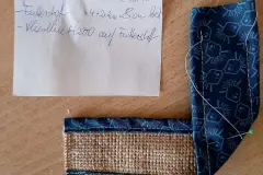 N&auml;hproben beschrifte ich und bewahre sie auf: F&uuml;r sp&auml;tere Projekte sind die wichtigsten Einstellungen an der Maschine dann klar.