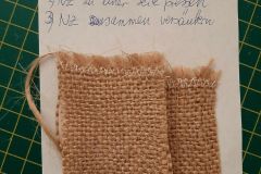 Die Nahtzugaben der Bodennaht habe ich im Gegensatz dazu gemeinsam zu einer Seite geb&uuml;gelt: Das erh&ouml;ht die Stabilit&auml;t.