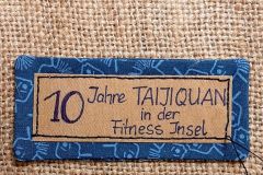 Beim sichtbaren N&auml;hen steppe ich vom ersten zum letzten Stich und ziehe Anfangs- und Endfaden zum Vern&auml;hen auf die R&uuml;ckseite.