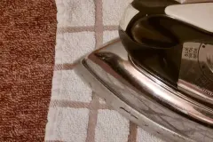 Druckstellen von M&ouml;beln aus Teppich entfernen