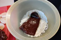 Fleisch einfach in Sch&uuml;sseln panieren