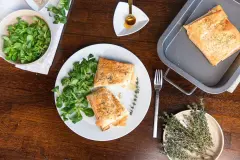 Gebackener Feta in Filoteig mit Honig & Sesam