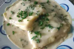 K&auml;se-Teigtaschen mit Honig-Sekt-Sahne So&szlig;e