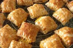 Blätterteigtaschen herzhaft gefüllt