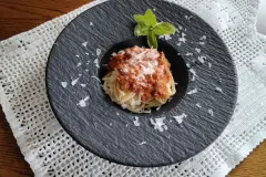 Spaghetti mit Tomaten-Hackfleisch-Soße