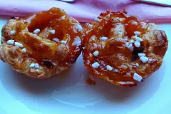 Aprikosen-Bl&auml;tterteiggeb&auml;ck