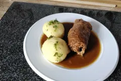 Kartoffelkn&ouml;del mit Croutons selbst gemacht