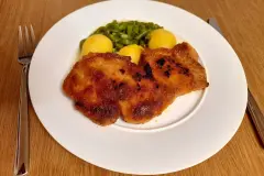 Kotelett mit Bohnengem&uuml;se und Kartoffeln