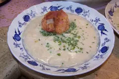 Blumenkohlsuppe mit gebackenem Blumenkohl