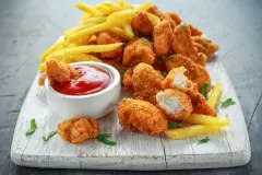 Chicken Nuggets mit Pommes - fertig vs. frisch