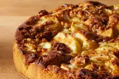 Apfel-Walnuss-Kuchen aus Dinkelmehl