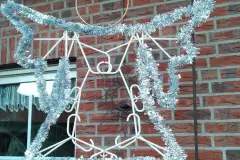 Weihnachtsdekoration: Engel aus Kleiderb&uuml;geln