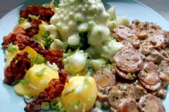 &Uuml;berbackener Romanesco mit Urkarotte, Kartoffeln und Speck