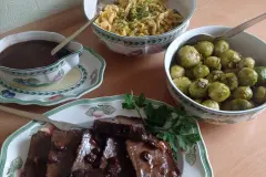 Sauerbraten auf schw&auml;bisch-badische Art mit Sp&auml;tzle und Rosenkohl