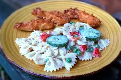 Bunter Nudelsalat selbst gemacht