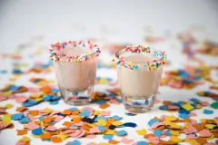 Bunter Zuckerrand am Glas