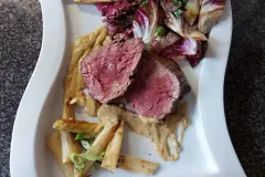 Saftiges Rinderfilet mit gebratenem Spargel