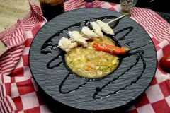 Toskanische Gem&uuml;sesuppe mit H&auml;hnchenspie&szlig;en