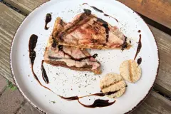 Grilled Cheese Sandwich mit Bacon und Ei