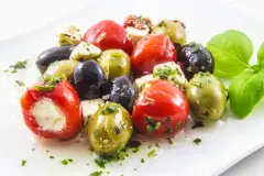 Antipasti-Salat mit &Ouml;l-Verwertung