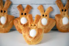 Paashaasjes &ndash; niederl&auml;ndische Hefe-Hasen