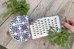 Kr&auml;uter schneller vom Stiel trennen