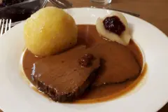 Fr&auml;nkischer Sauerbraten mit Klo&szlig; und weltbester So&szlig;e - wie bei Mama