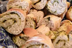 Dinkel-Kr&auml;uterbutter-Baguette