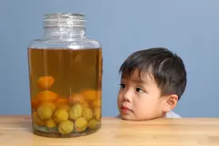 &bdquo;Warum trinken Erwachsene Schnaps?&ldquo;