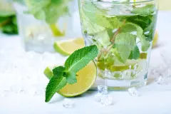 Erfrischende Getr&auml;nke mit Pfefferminze: 3 einfache Rezept-Ideen