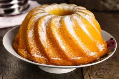 Zitronen-R&uuml;hrkuchen als Gugelhupf