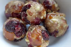Energy-Balls mit Datteln & Cranberries selber machen