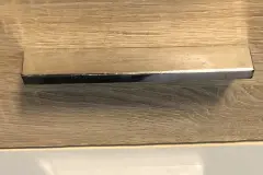M&ouml;belgriffe versch&ouml;nern mit Deko-Klebeband