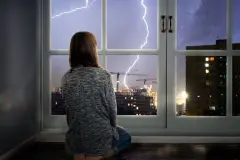 &bdquo;Warum sieht man den Blitz, aber nicht den Donner?&ldquo;