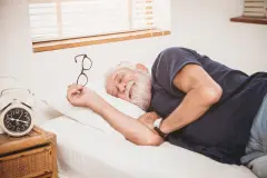 13 ungew&ouml;hnliche Tipps f&uuml;r besseren Schlaf im Alter