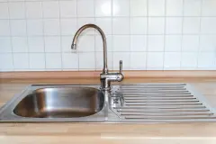 Sp&uuml;lbecken reinigen mit Rasierschaum