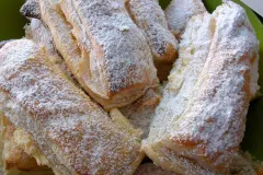 Bl&auml;tterteigteilchen mit Vanillecreme