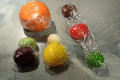 Fondant einf&auml;rben mit fl&uuml;ssiger Lebensmittelfarbe