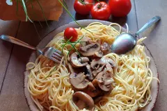 Schnelle Spaghetti mit Kokosmilch und Pilzen