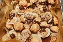 Alle Jahre wieder - Kokosmakronen mit und ohne Schokoglasur