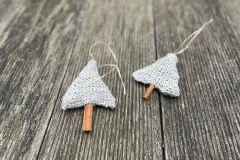 Baumschmuck: Gestrickte Weihnachtb&auml;umchen