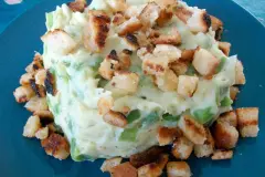 Kartoffelp&uuml;ree mit Paprika und Cro&ucirc;tons