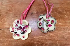 Duftanh&auml;nger aus Wachs selber machen