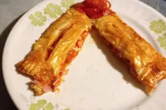 Herzhaft gef&uuml;llter Bl&auml;tterteig