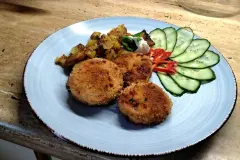 Panierte G&ouml;ttinger Wurst mit Bratkartoffeln