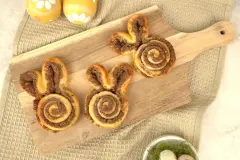 Osterhasen aus Hefeteig mit Nussf&uuml;llung